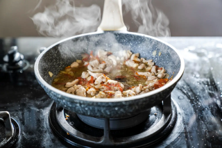 Dampak Menghangatkan Makanan Berulang Kali pada Kandungan Nutrisi